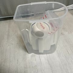 ニトリ　冷蔵庫米びつ 2kgの画像