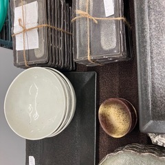 引取限定商品　陶器製食器セット さまざまなサイズの画像