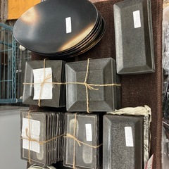 引取限定商品　陶器製食器セット さまざまなサイズの画像