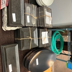 引取限定商品　陶器製食器セット さまざまなサイズの画像