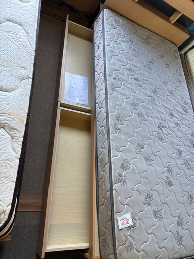 引き出し付き　シングルべベッド