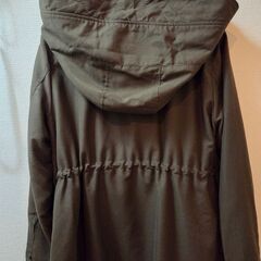 【秋冬物・新品】レディース　薄手のコート　サイズM　グリーンの画像