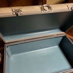 鍵付きジュラルミンケースの画像