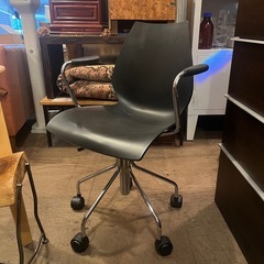 配達可！ OAチェア　Kartell カルテル Maui Chair マウイチェア キャスター付き アーム付き デスクチェア オフィスチェア 椅子 チェア デザイナーズ家具 Vico Magistretti ヴィコ・マジストレッティの画像