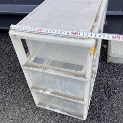 無料　汚れてますプラッチックの棚の画像