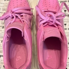 NIKE AIR AF1ピンクスニーカーの画像