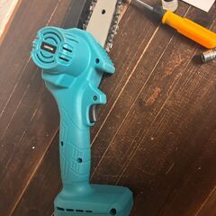 商談中　でございます。マキタ18V バッテリー使用可能　ミニ　チェンソウ　枝削除に使用いたしました。軽作業。の画像