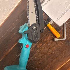 商談中　でございます。マキタ18V バッテリー使用可能　ミニ　チェンソウ　枝削除に使用いたしました。軽作業。の画像