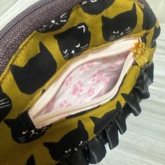 黒猫半円型ポーチの画像
