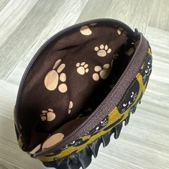 黒猫半円型ポーチの画像