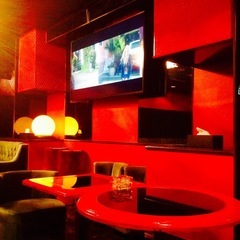 高収入！BAR  Lounge スタッフ急募！飲んで歌って楽しくお仕事♪の画像