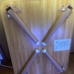 折りたたみテーブルの画像