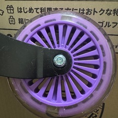 【ほぼ未使用】MOVEGU キックボード 紫 光るホイール 折りたたみ式 本体のみの画像
