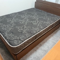 高級　美品　シモンズ　セミダブルベッドの画像