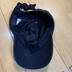 ハートチャーム付黒ＣＡＰ帽子キャップの画像