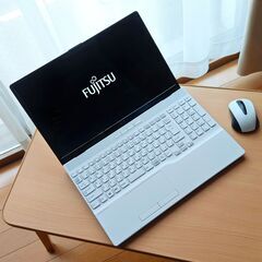 Fujitsu Lifebookノートパソコンの画像