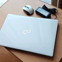 Fujitsu Lifebookノートパソコンの画像
