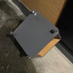 キャスター付きテーブルの画像