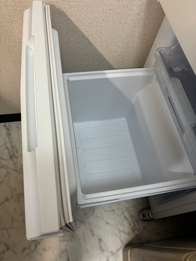 【美品】シャープ冷蔵庫SJ-D15H-W