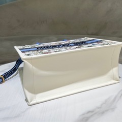 キャンバストートdiordiorの画像