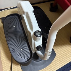 【無料で譲ります】ハンドル付きステッパーの画像