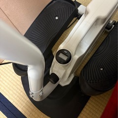 【無料で譲ります】ハンドル付きステッパーの画像