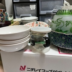 食器、グラス、湯呑み、花瓶の画像
