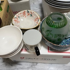 食器、グラス、湯呑み、花瓶の画像