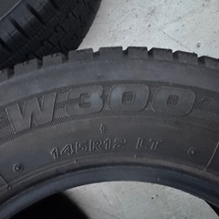 ブリヂストン　W300 スタッドレスタイヤ 4本セットの画像