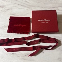 Salvatore Ferragamo フェラガモ ショッパー　箱　ジュエリー　ブランド紙袋　プレゼント　ハイブランドの画像
