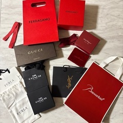 Salvatore Ferragamo フェラガモ ショッパー　箱　ジュエリー　ブランド紙袋　プレゼント　ハイブランドの画像