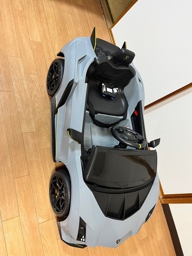 子供用品　乗れる車　　おもちゃ
