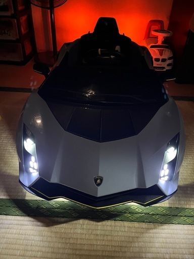 子供用品　乗れる車　　おもちゃ
