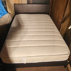 マットレス付きダブルベッド (140cm* 205cmの画像