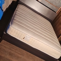 マットレス付きダブルベッド (140cm* 205cmの画像