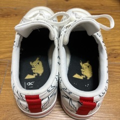 お取り引き中❌adidas✖️ピカチュウコラボスニーカーの画像