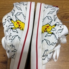 お取り引き中❌adidas✖️ピカチュウコラボスニーカーの画像