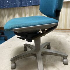 イトーキ　オフィスチェア　トリノ KE-140CP-W4A2 ITOKI 肘無ローバックチェアの画像