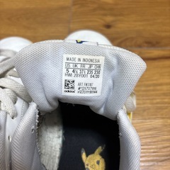 お取り引き中❌adidas✖️ピカチュウコラボスニーカーの画像
