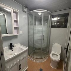 移動式コンテナハウス仮設建築物半日で設置可能・低コスト・短納期・高耐久・災害対応・キャンプ場やグランピング施設に最適自宅の庭に部屋の画像