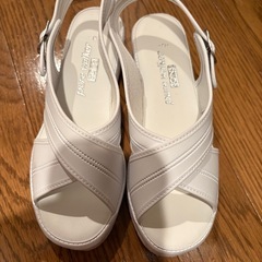 ナースサンダル
の画像