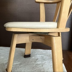ニトリ ダイニングチェア 回転 椅子の画像