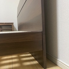 ダブルベッドフレーム（木製）の画像