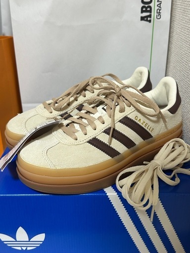 adidas ガゼル ボールド W