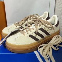 adidas ガゼル ボールド W の画像