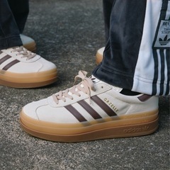 adidas ガゼル ボールド W の画像
