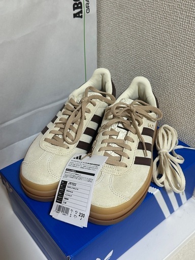 adidas ガゼル ボールド W