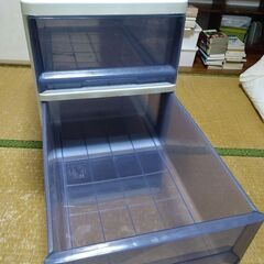 衣装ケース　3段　プラスチック　4個あり　の画像