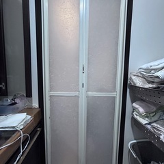 折れ戸　ykk アルミ扉　脱衣所扉の画像