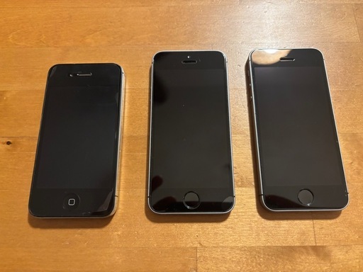 iPhone✖︎３台セット、4s、SE（第一世代）✖️2台、全てケース、フィルム付き iPhone✖︎3台セット、4s、SE（第一世代）✖️2台、全てケース